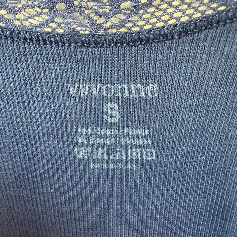 Chic Y2K style Navy Lace Trim Camisole with Ruffled Edge - Picture 4 of 6